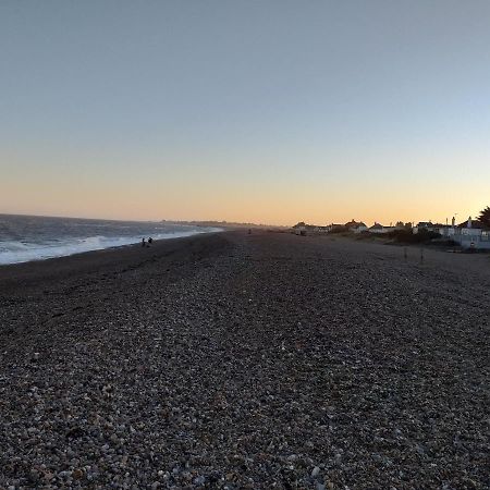 Superior 6 Berth Holiday Home In Suffolk Saxmundham Eksteriør bilde