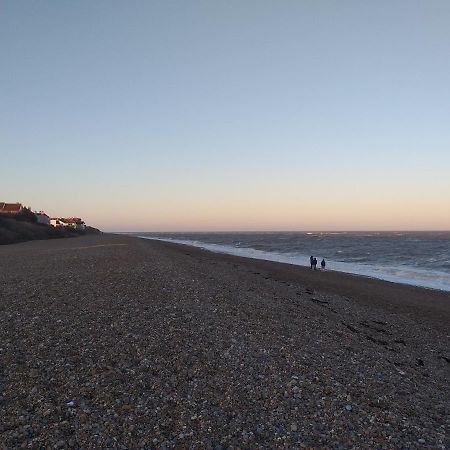 Superior 6 Berth Holiday Home In Suffolk Saxmundham Eksteriør bilde