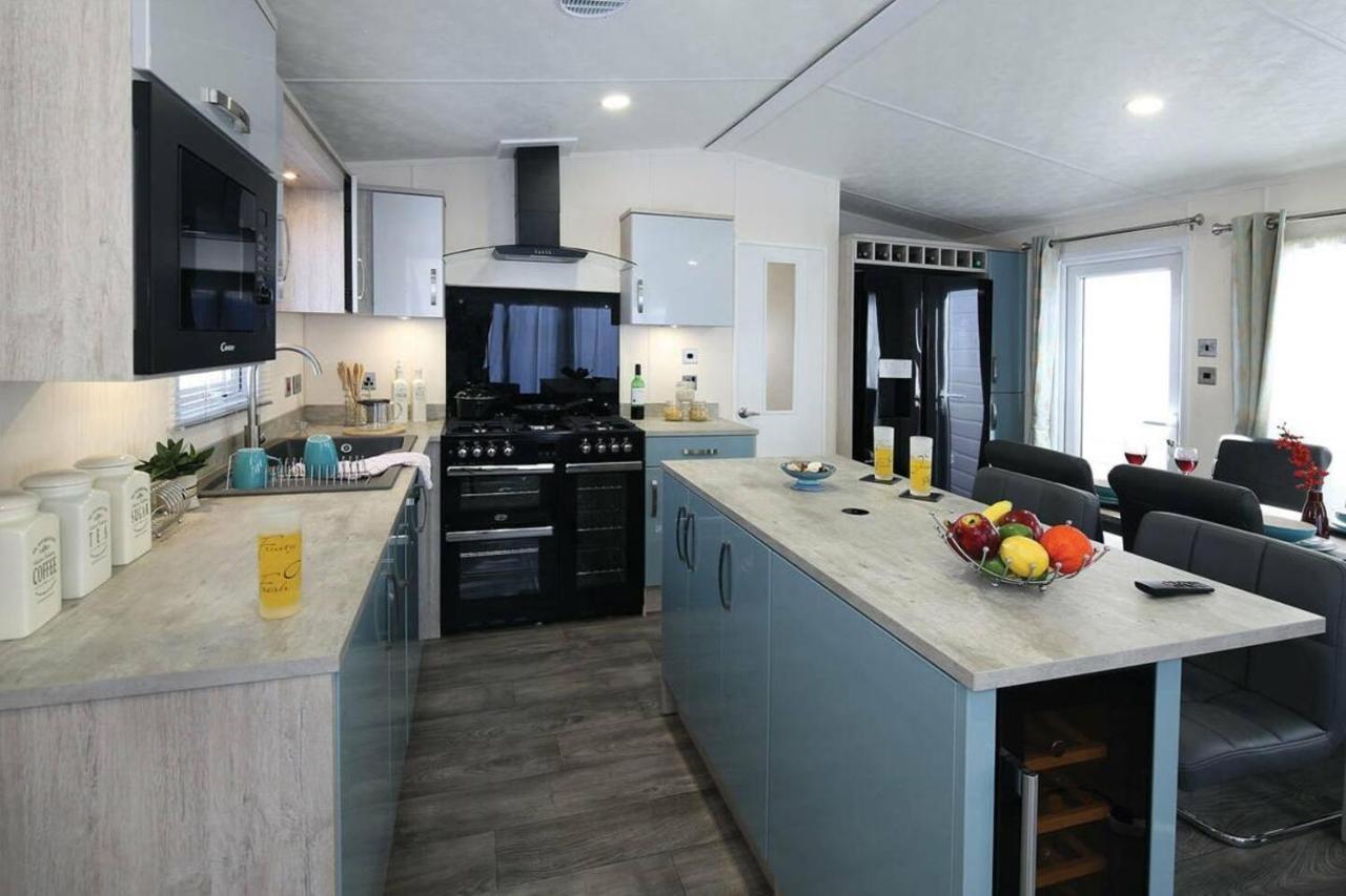 Superior 6 Berth Holiday Home In Suffolk Saxmundham Eksteriør bilde