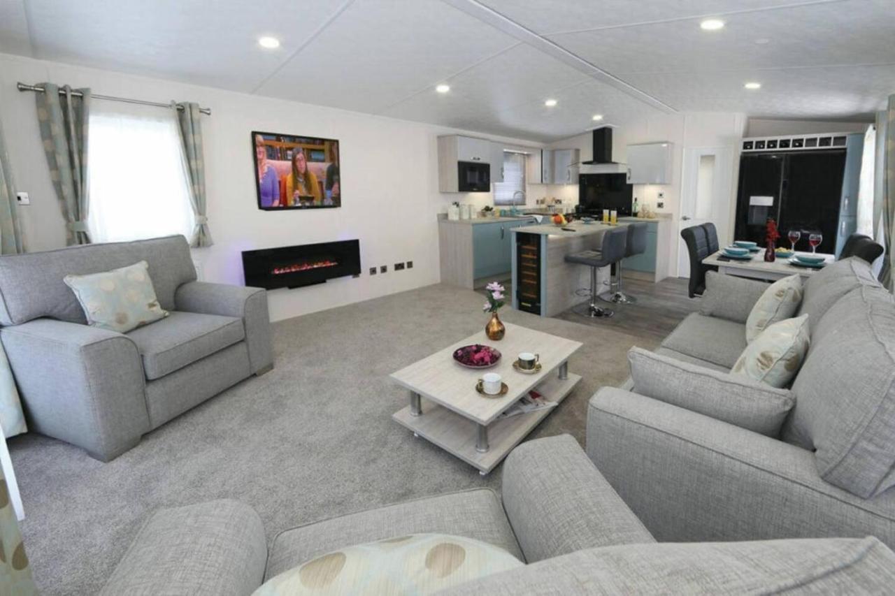 Superior 6 Berth Holiday Home In Suffolk Saxmundham Eksteriør bilde