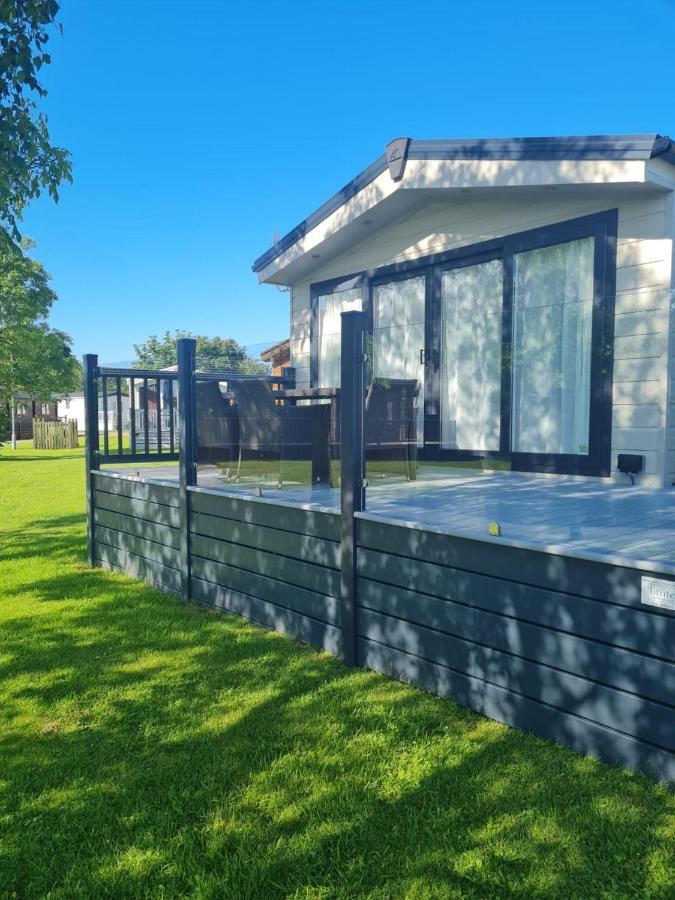 Superior 6 Berth Holiday Home In Suffolk Saxmundham Eksteriør bilde
